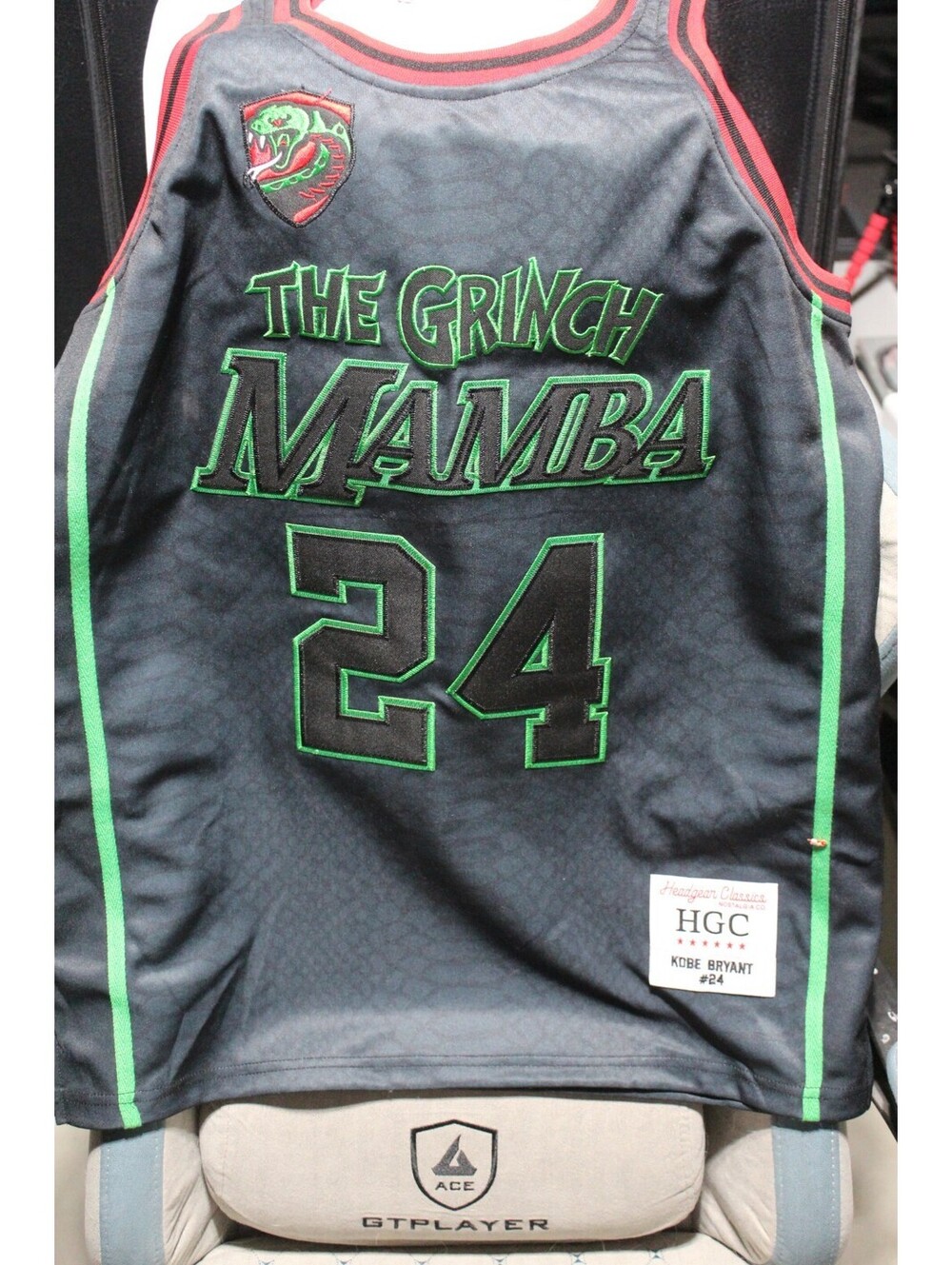 NEW HEADGEAR CLASSIC THE GRINCH KOBE BRYANT #24 MAMBA EDITION NWT Medium
